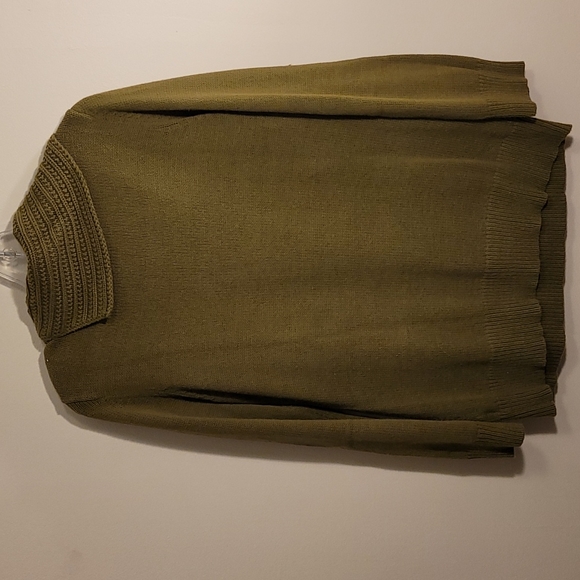 Sweater - Picture 4 of 4